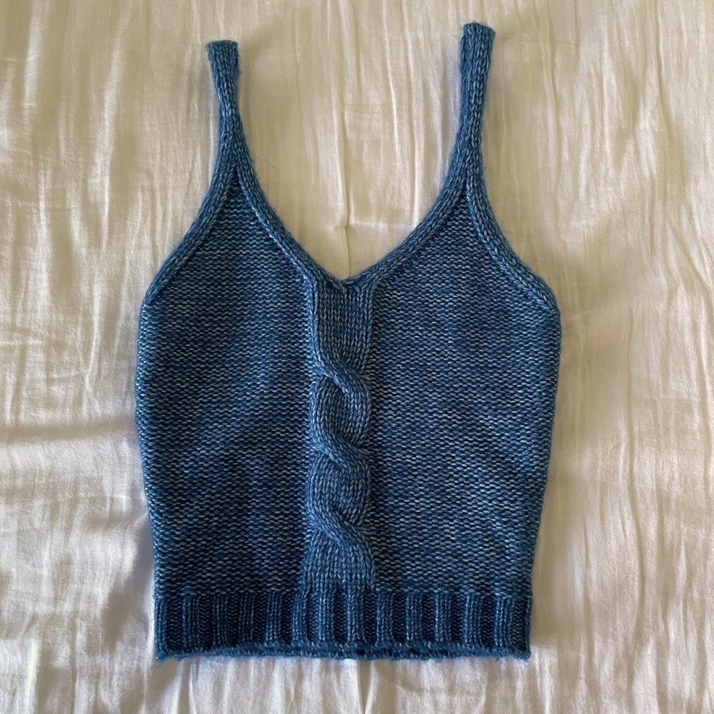 Cozy blue knit cropped tank top, size small,